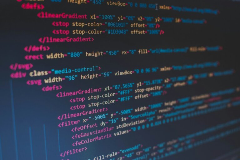 Lignes de code HTML à l'écran : maintenance de site web